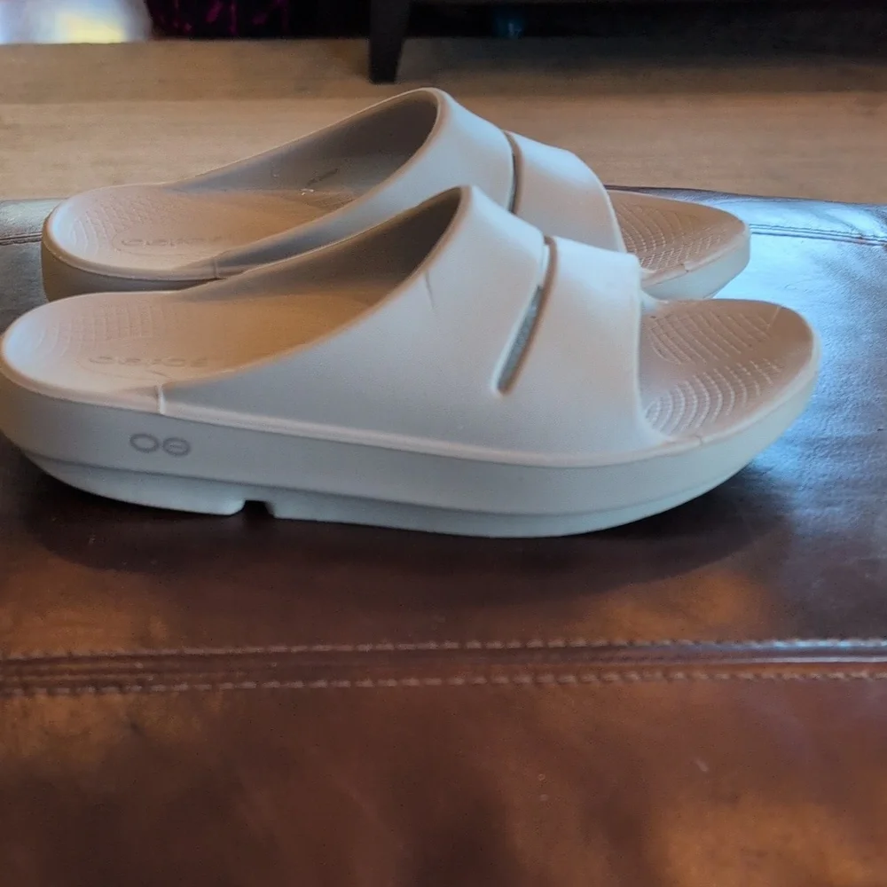 Oofos Grey Slides 7 - Picture 2 of 11